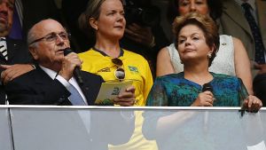 Rousseff dice que el próximo domingo espera entregar la Copa a Brasil