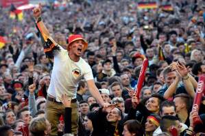 Prohíben a alemanes festejar a gritos los goles después de las diez
