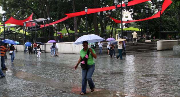 Prevén lluvias dispersas y moderadas para este domingo en gran parte del país