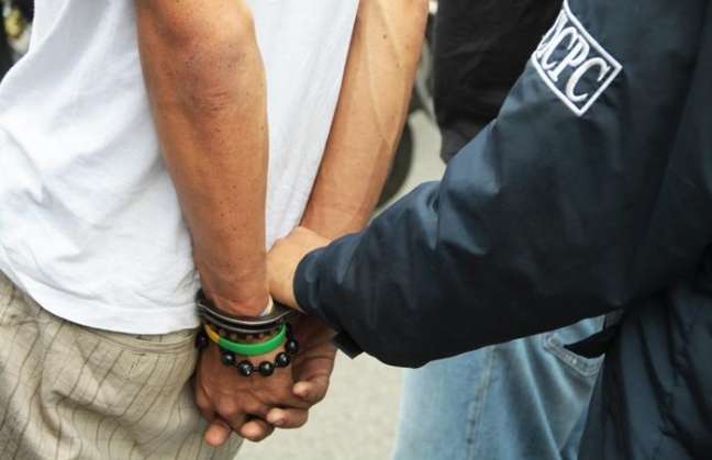 En Táchira se llevaron preso a un hombre porque no quería soltar su almohadita