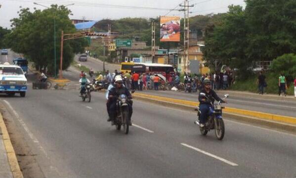 Protestan por falta de agua en la vía Barquisimeto – Duaca #26J (Fotos)