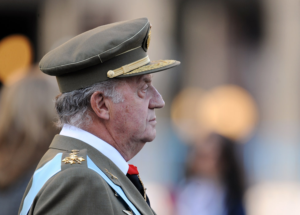 Juan Carlos I cumple 77 años mientras su hijo afianza su reinado