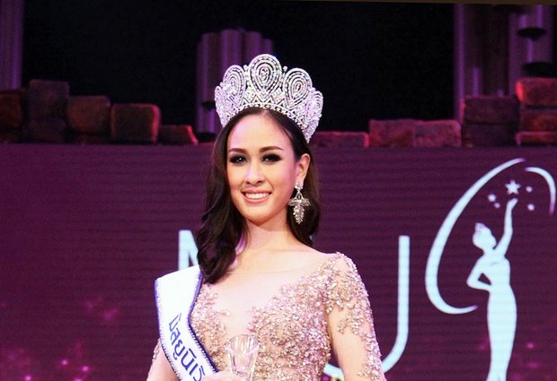 Miss Tailandia renuncia a la corona por un escándalo político