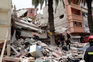 Al menos ocho muertos tras derrumbe de tres edificios