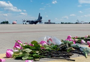 Llegan a Holanda los dos aviones con los restos de las víctimas del MH17