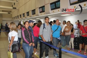 Así vivieron los venezolanos “pausa forzosa gubernamental” de los vuelos desde  Aruba (FOTOS)