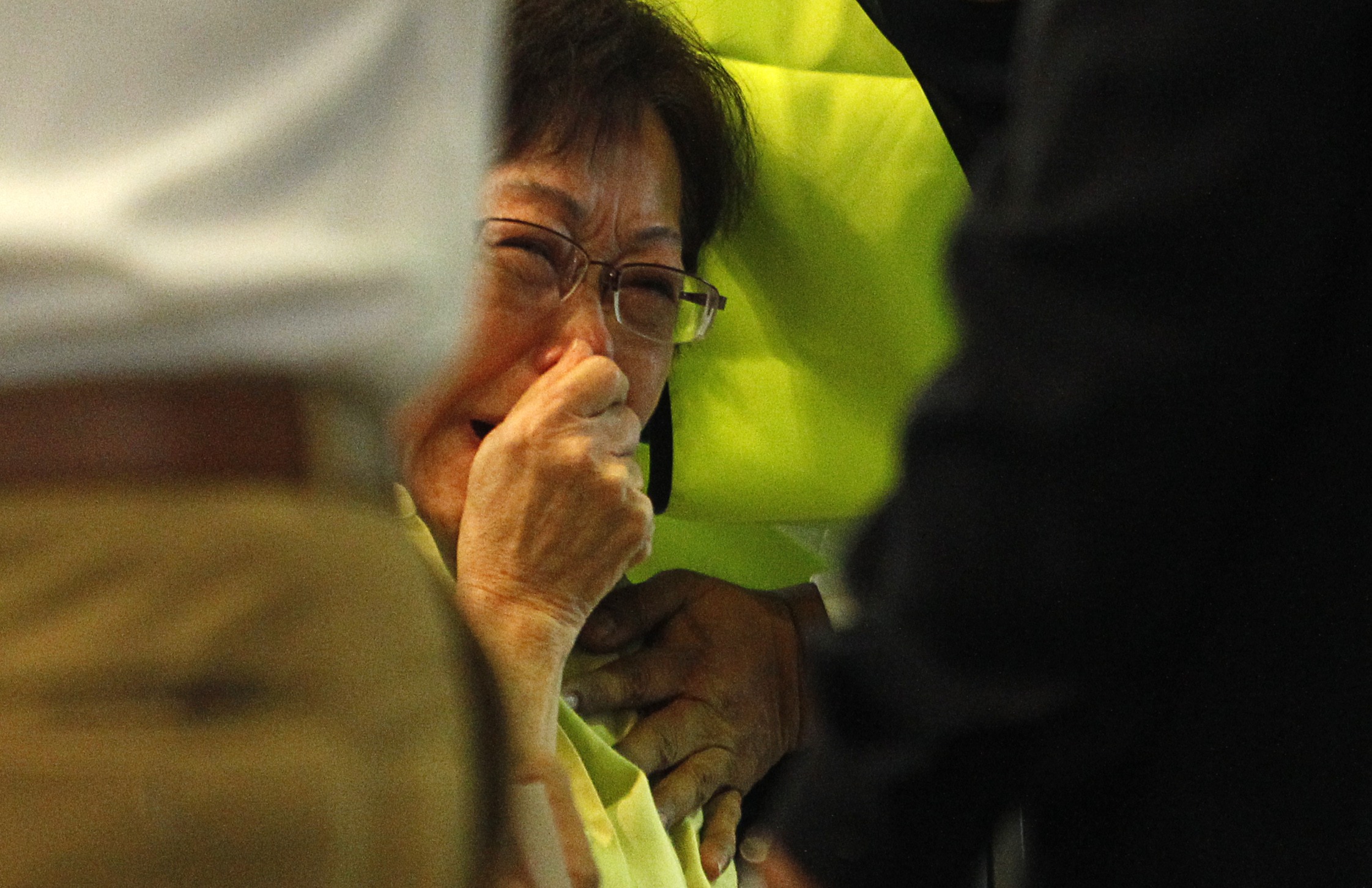 Familiares y amigos de las víctimas del MH17 piden consternados una investigación
