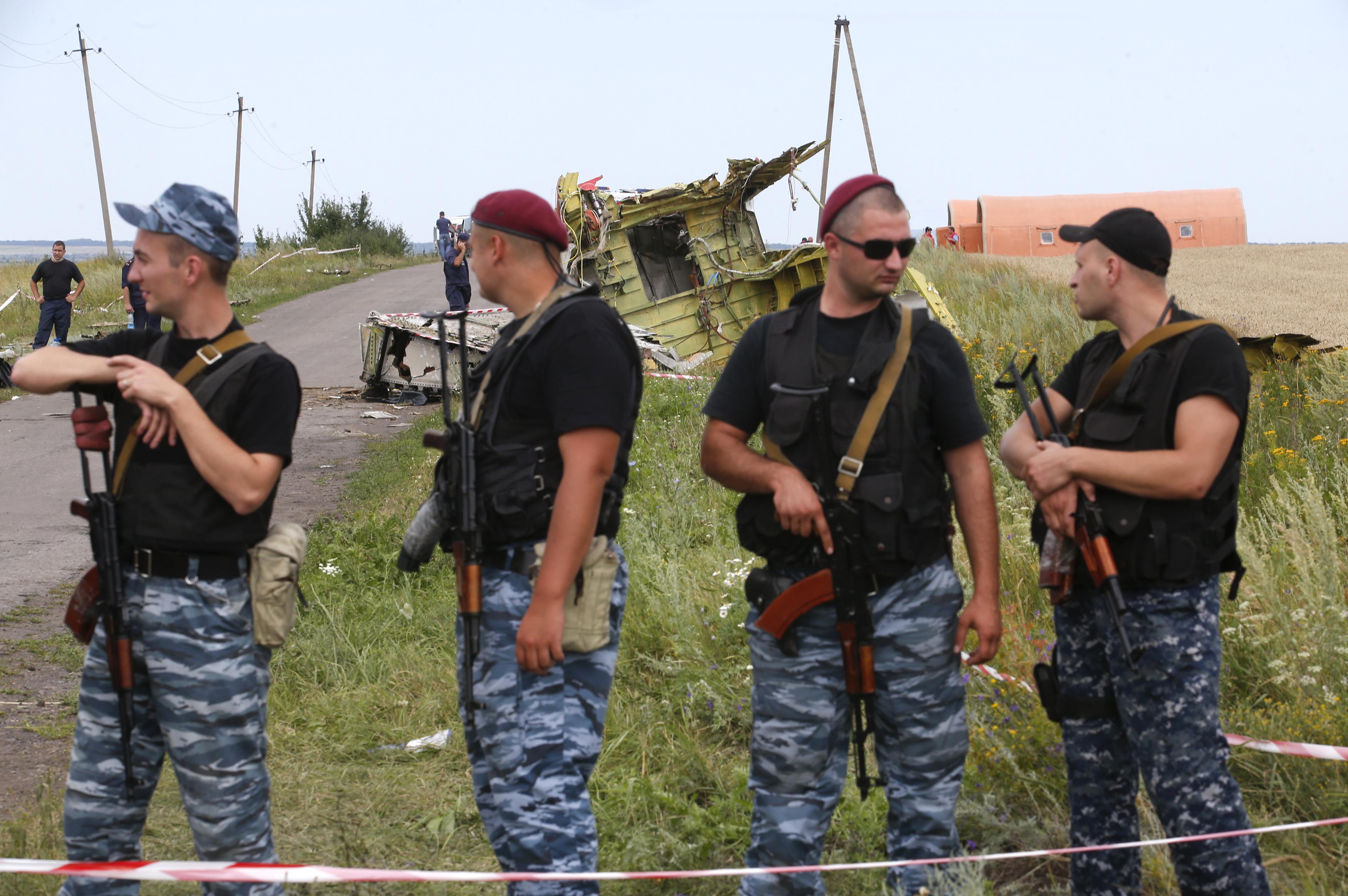 El gobierno ucraniano ordena un alto el fuego en la zona donde fue derribado el avión malasio