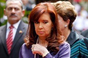 Investigan a Cristina Kirchner por encubrimiento de atentado a centro judío denunciado por Nisman