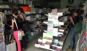 Comerciantes reportan dificultad para reponer inventarios en librerías