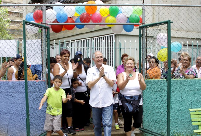 ALCALDE LEDEZMA-PARQUE EN LONGARAY