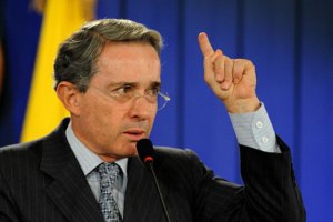 Uribe vuelve al Senado para ponerse al frente de la oposición colombiana