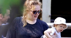 Hijo de Adele será indemnizado tras demanda por publicación de fotos