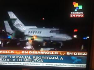 Hugo Carvajal ya abordó la aeronave que lo traerá rumbo a Venezuela (Video)