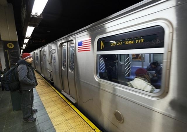 Mujer muere al caer a las vías del metro por recoger su iPad