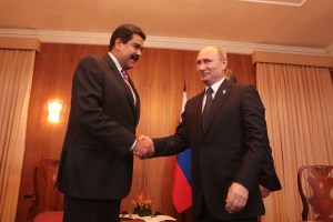 Maduro retuitea foto vieja del 2014 con Putin (cara de poema)