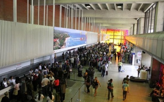 Conviasa en crisis: Más de 250 pasajeros varados en Maiquetía (Video)