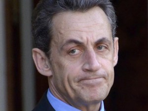 Tras 15 horas de interrogatorio, Sarkozy es trasladado ante los jueces
