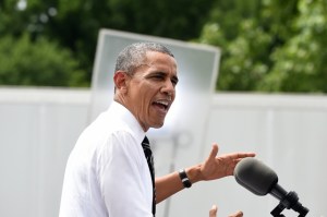 Obama firma decreto que prohíbe discriminación contra empleados homosexuales