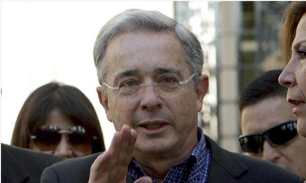 Corte Suprema de Colombia recibe denuncias contra Uribe