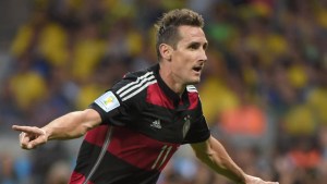 Klose, el máximo goleador en los Mundiales (Video)