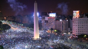 Argentinos entre el orgullo y la amargura (Video)
