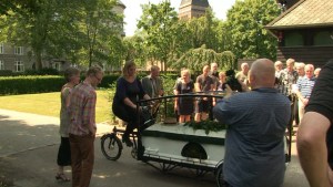 Funerales a pedal en Dinamarca (Video)