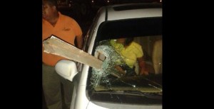 Denuncian ataques a vehículos en la autopista Puerto Cabello-Valencia (Fotos)