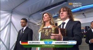 Bündchen y Puyol entregaron la Copa