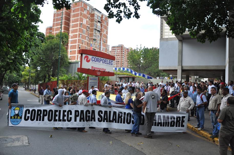 Trabajadores de Corpoelec: La empresa paga salarios de hambre (Fotos)