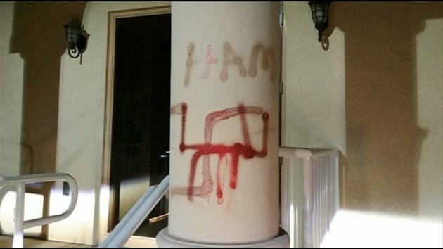 Pintan esvásticas y la palabra “Hamas” en una sinagoga en Miami (Imágenes)