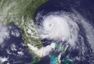Huracán Arthur se fortalece cerca de Carolina del Norte