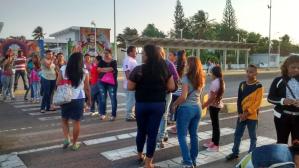 Protestan en Coro porque el Saime no ha entregado cédulas a menores de edad (Foto)