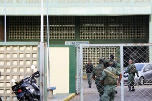 Investigan a veinte policías por servir rumba en retén El Marite