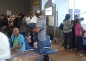 LA FOTO: Venezolanos varados en Aruba por prohibición gubernamental de vuelos desde Antillas Neerlandesas