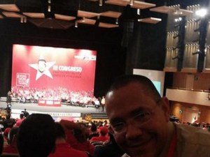 La selfie de Ernesto Villegas durante la instalación del Congreso del Psuv