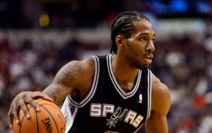Spurs traspasan a Leonard a los Raptors por DeRozan y dos jugadores más