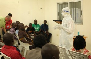 Directora de la OMS: El ébola podría propagarse sin control, causando pérdidas “catastróficas”