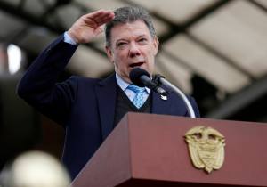 Santos firma contrato para recuperar principal vía fluvial de Colombia
