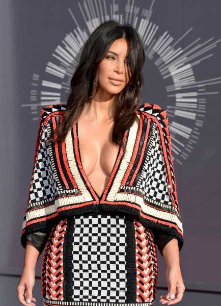 Kim Kardashian arrives at the 2014 MTV Music Video Awards in Inglewood