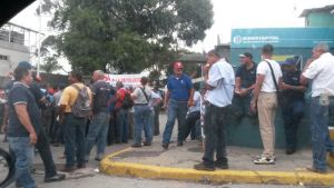 Trabajadores de Hidrocapital protestan en Maripérez (Fotos)