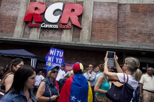 Régimen de Maduro busca apagar la radio en Venezuela