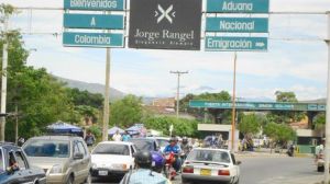 Dirigente colombiano reprocha cierre de frontera con Venezuela