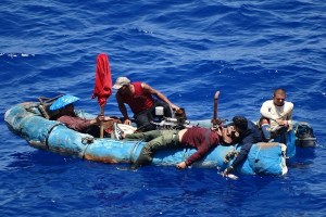 Cinco balseros escapando del “mar de la felicidad” serán repatriados (lamentablemente) a Cuba