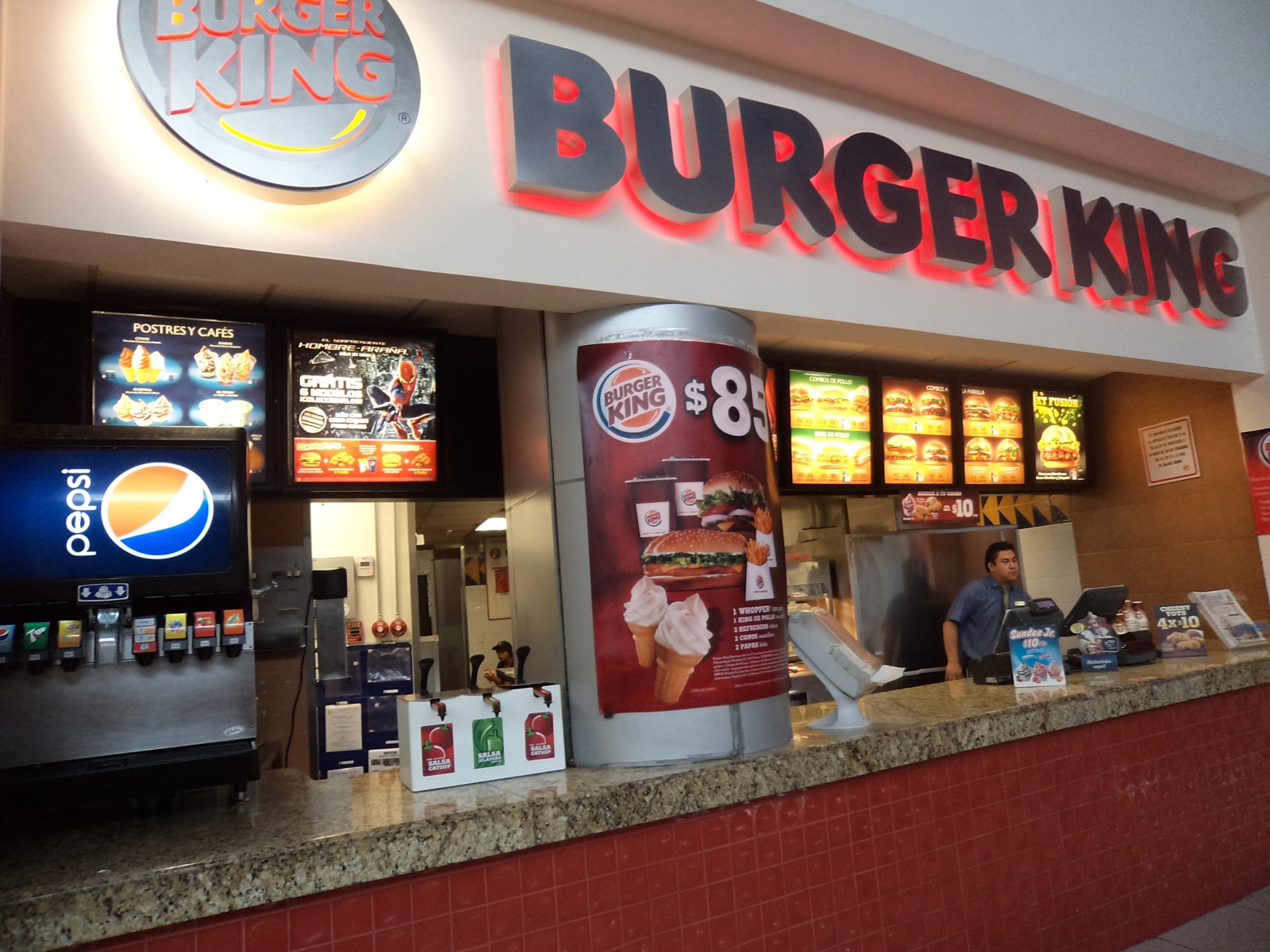 Burger King agregó a su menú la “hamburguesa suicida”: hacen ver a la Big Mac como un refrigerio