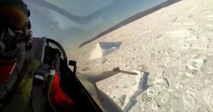 ¿Un F16 con una GoPro en vuelo rasante por Groenlandia? ¡Te lo tenemos! (video)