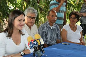 María Corina: Recibimos a los oficialistas con los brazos abiertos