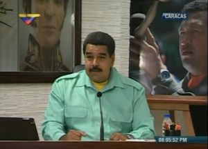 Maduro se puso el “pelucón” para  ver la versión “más chavista” del Libertador… la de Edgar Ramírez