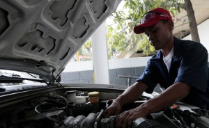 Crisis internacional de ensamblaje de autos hunde al sector automotriz en Venezuela (Video)