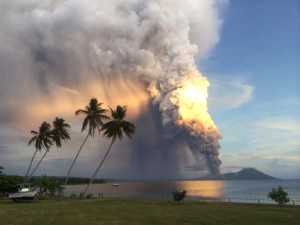En FOTOS: La super erupción de un volcán en Nueva Guinea